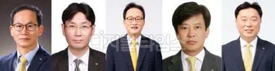 왼쪽부터 양종희 KB금융지주 부회장, 이창권(전략)·이환주(재무)·임필규(리스크)·이우열(HR) KB금융지주 부사장 <KB금융 제공>